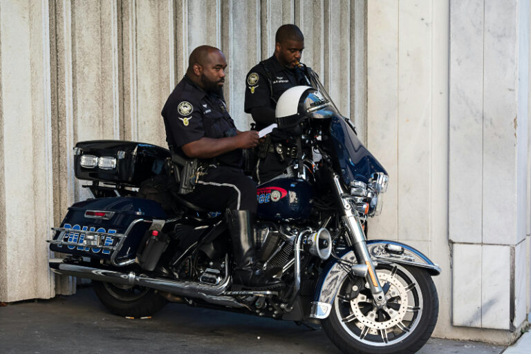 is it legal to record police officers