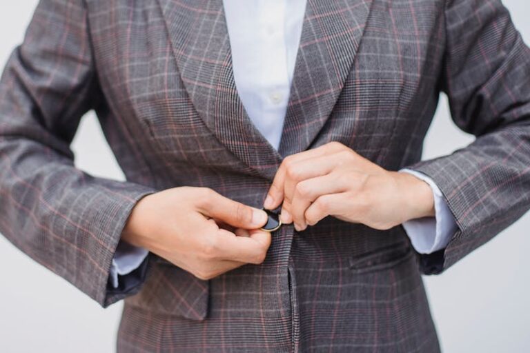 what does a criminal defense attorney do